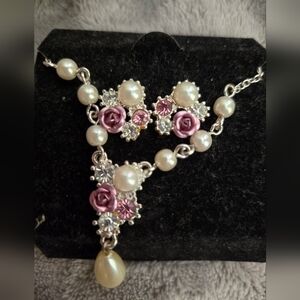Avon Floral Rose Pearl Crystal Necklace & Earring Set NEW w/o original box